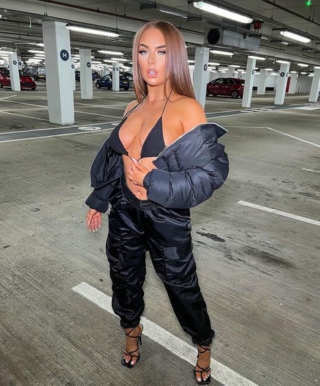 Foto desnuda filtrada de OnlyFans de Demi Jones