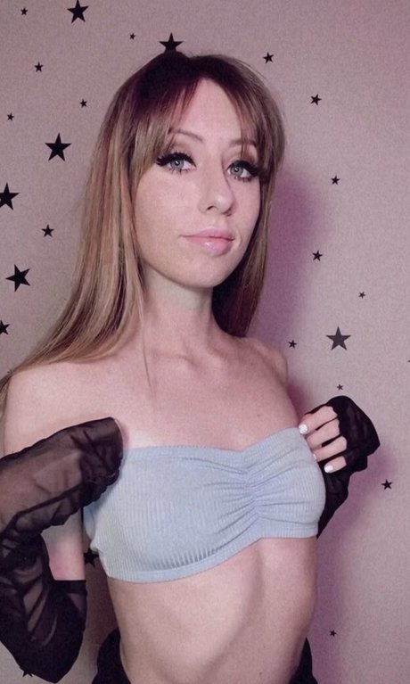 Daphne Dare