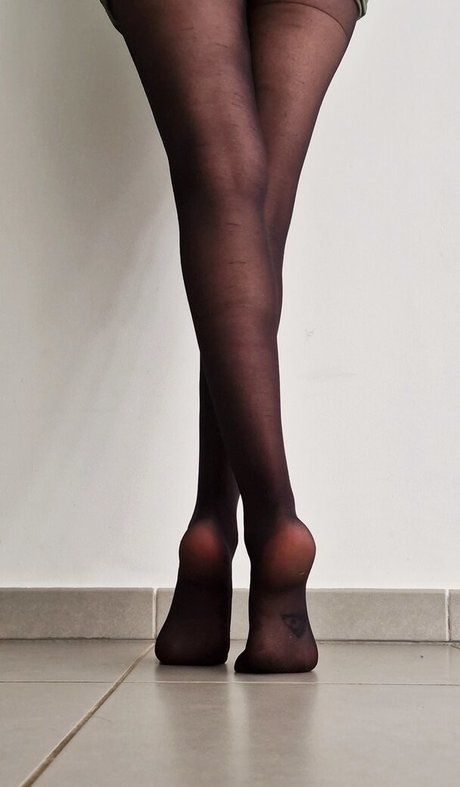 Livie Feet