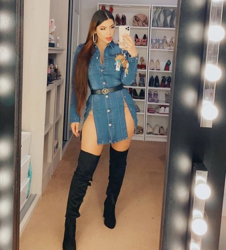 Foto desnuda filtrada de OnlyFans de Mizz Ellaa Asmr