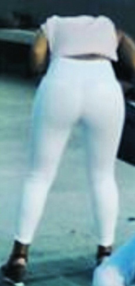 Foto desnuda filtrada de OnlyFans de Aria Paria