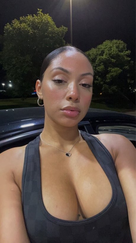 Foto desnuda filtrada de OnlyFans de Izzy Clark