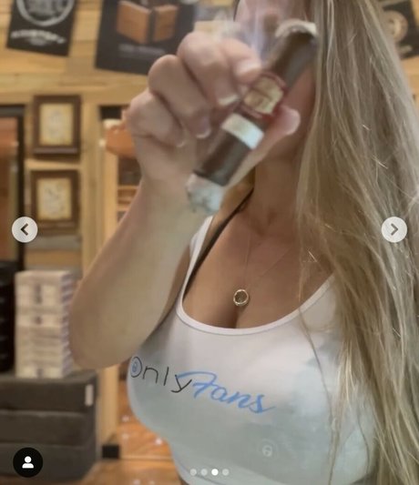 Foto desnuda filtrada de OnlyFans de Iheartcigars