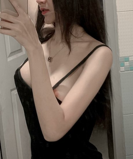 Foto desnuda filtrada de OnlyFans de Hwanyen