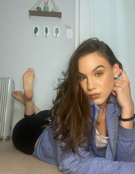 Foto desnuda filtrada de OnlyFans de Queenzsfeet
