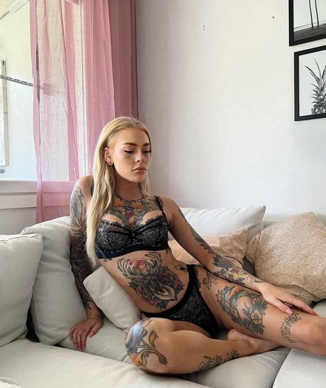 Foto desnuda filtrada de OnlyFans de Aurajoutsenlampi