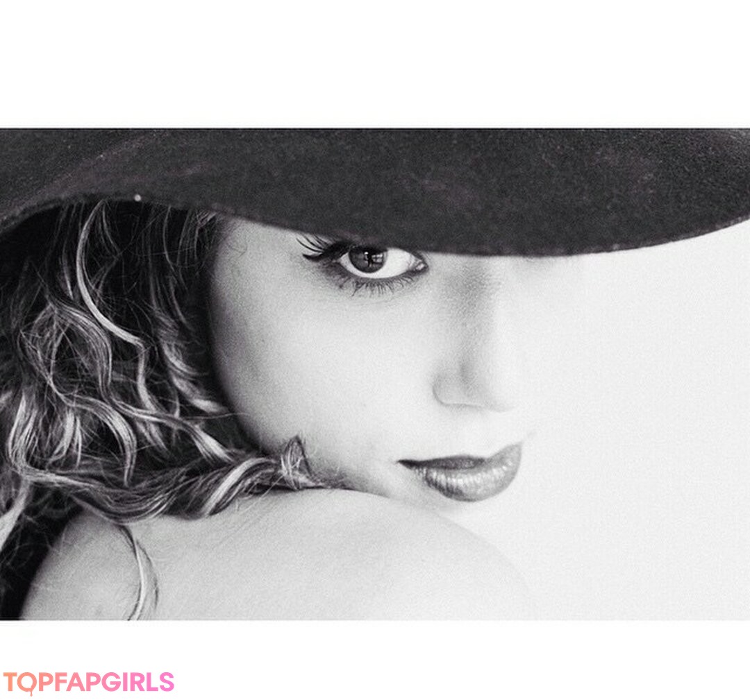 Foto desnuda filtrada de OnlyFans de Amanda Crew #40 Foto desnuda filtrada de OnlyFans de Amanda Crew #40