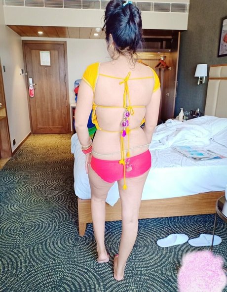 Desihotwife