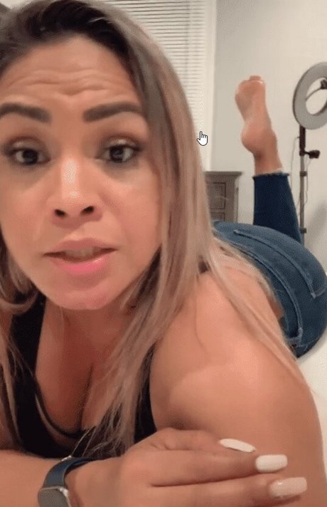 Foto desnuda filtrada de OnlyFans de Guzzupielcanela20