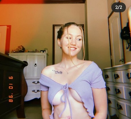 Foto desnuda filtrada de OnlyFans de Youronlyabsinthe