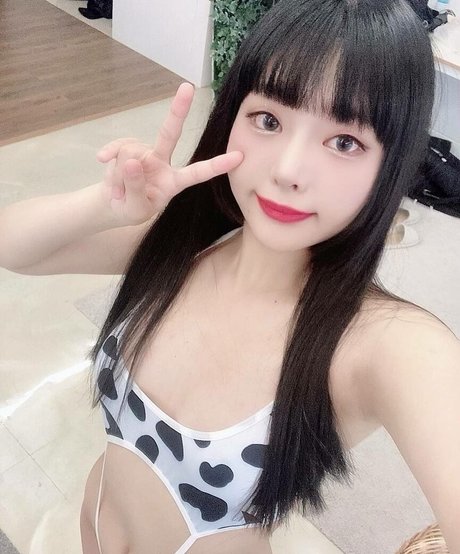 Foto desnuda filtrada de OnlyFans de Song Mina