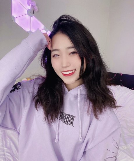 Foto desnuda filtrada de OnlyFans de Yoojin