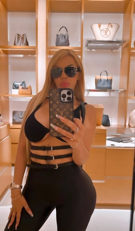 Alexa Mena