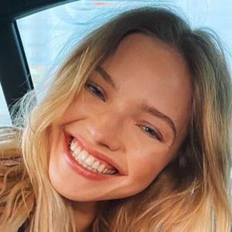 Foto desnuda filtrada de OnlyFans de Sasha Luss