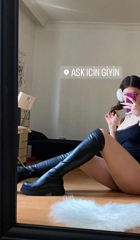 Foto desnuda filtrada de OnlyFans de Derin4y