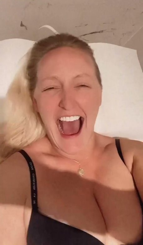 Foto desnuda filtrada de OnlyFans de Helen Scott