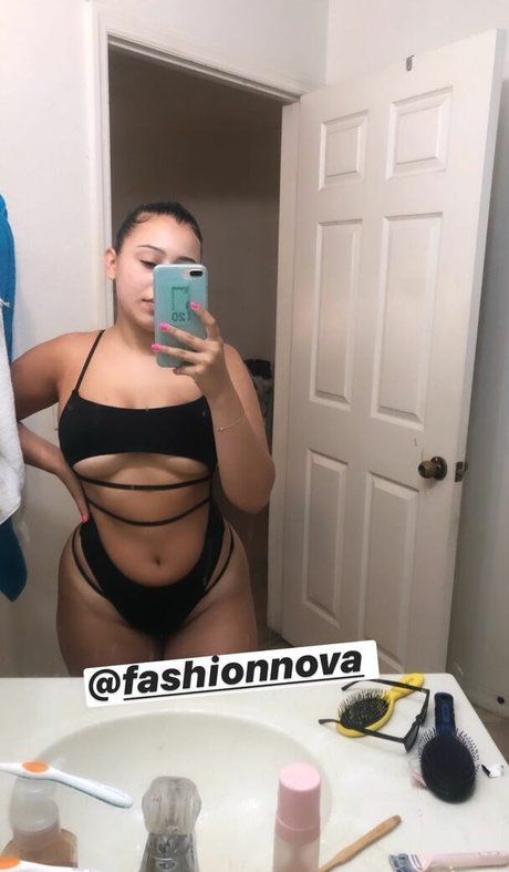 Foto desnuda filtrada de OnlyFans de Victoriaines