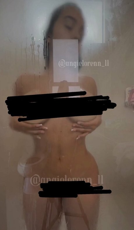 Foto desnuda filtrada de OnlyFans de Angie Lorenna