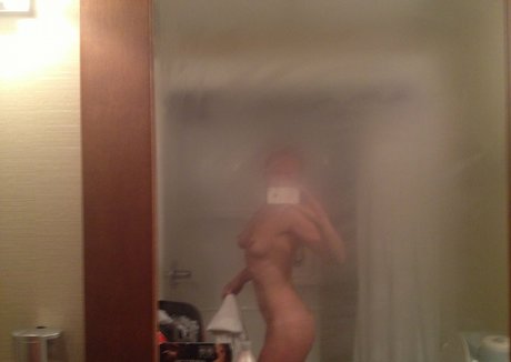 Foto desnuda filtrada de OnlyFans de Emily Begin