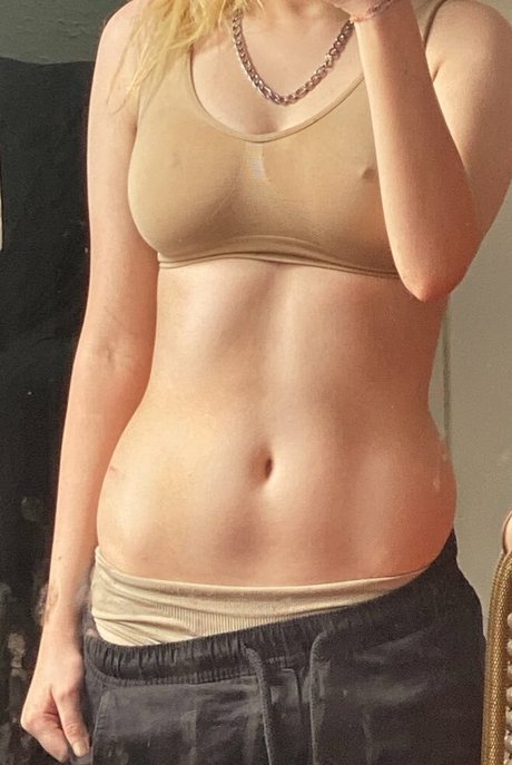 Foto desnuda filtrada de OnlyFans de Fvckastrid