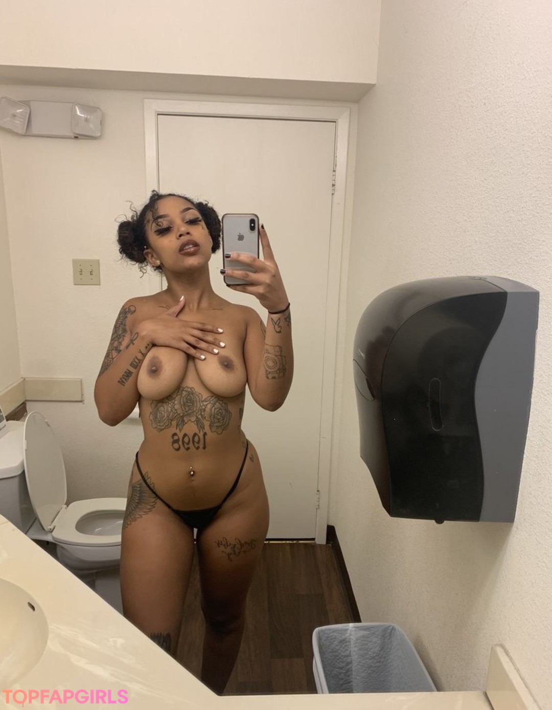 Foto desnuda filtrada de OnlyFans de Drisuschrist #54 Foto desnuda filtrada de OnlyFans de Drisuschrist #54