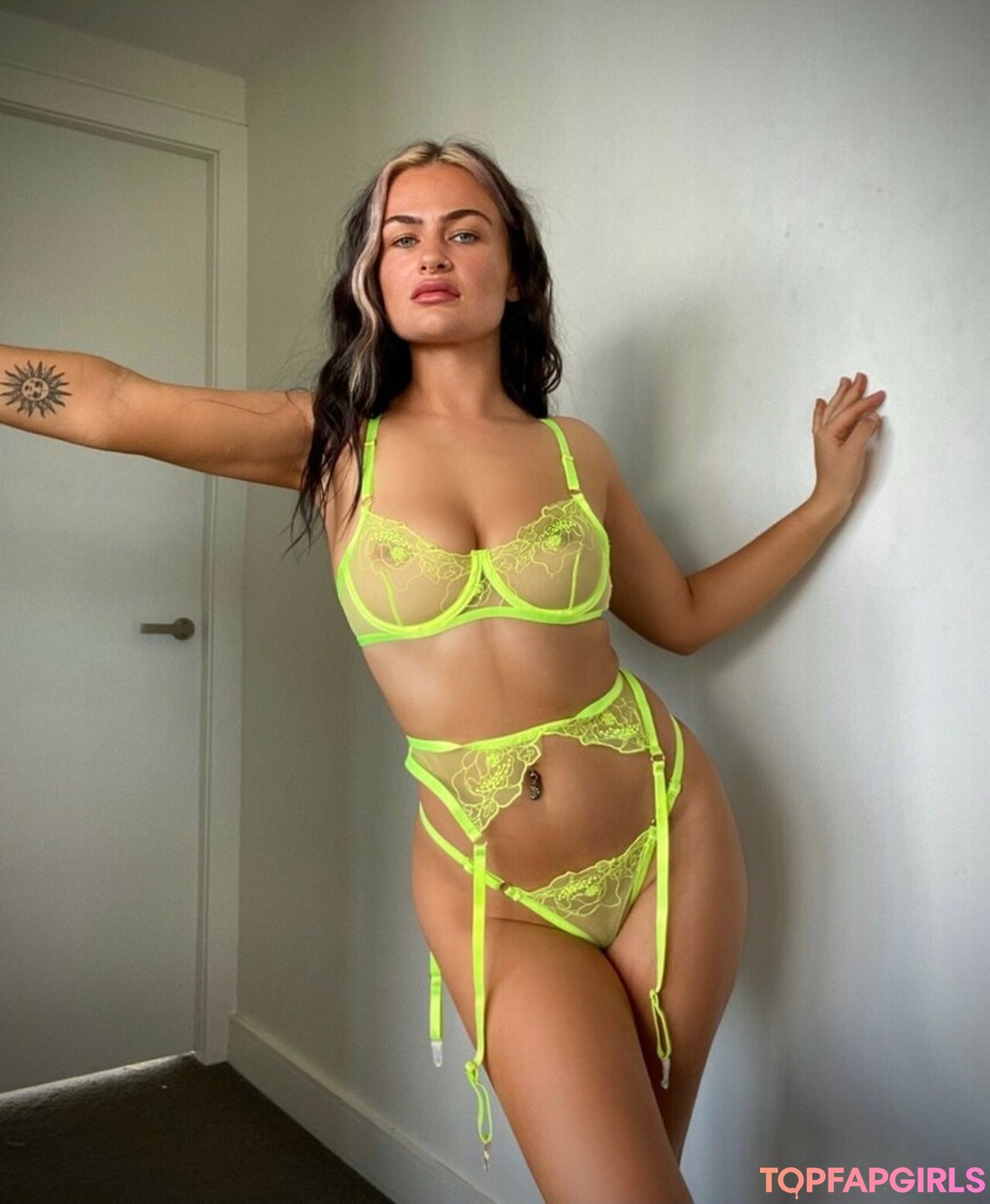 Foto desnuda filtrada de OnlyFans de Bluesaphirexx #22 Foto desnuda filtrada de OnlyFans de Bluesaphirexx #22