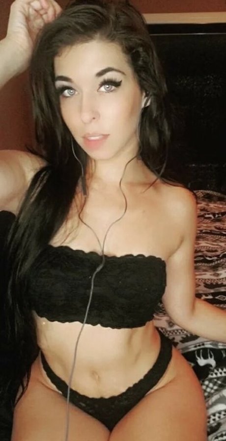Foto desnuda filtrada de OnlyFans de Din0kitten
