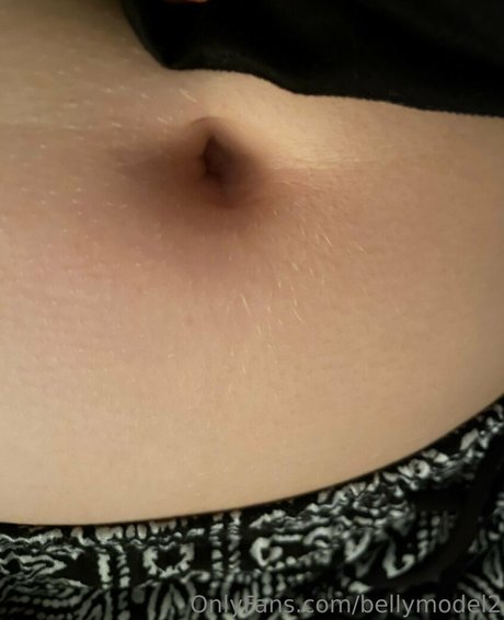 Foto desnuda filtrada de OnlyFans de Bellymodel2