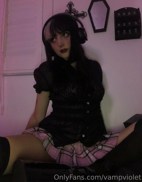 Foto desnuda filtrada de OnlyFans de Vampviolet