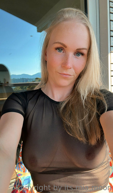 Foto desnuda filtrada de OnlyFans de Mia Moon