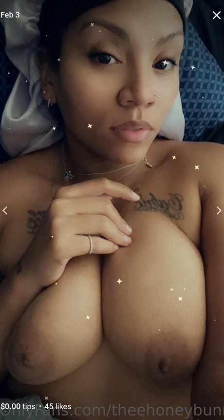 Foto desnuda filtrada de OnlyFans de Honey K