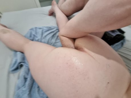 Hornyvee1