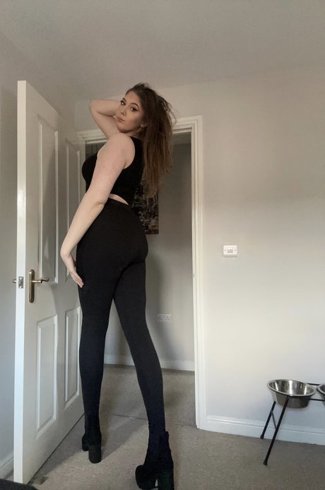 Foto desnuda filtrada de OnlyFans de Katie Woolls