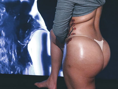 Foto desnuda filtrada de OnlyFans de Mainlandthick