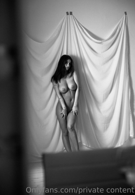 Foto desnuda filtrada de OnlyFans de Daniella Papadopoulos