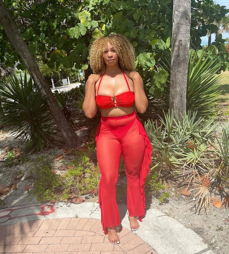 Foto desnuda filtrada de OnlyFans de God Beth