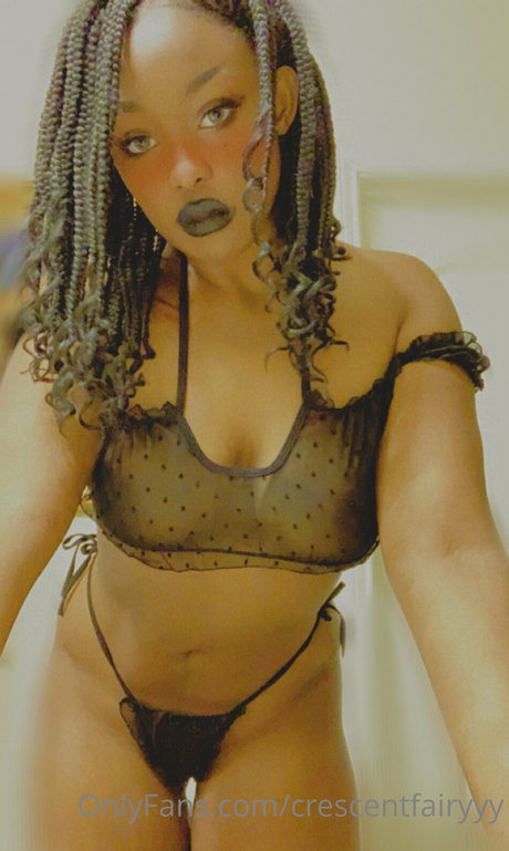 Foto desnuda filtrada de OnlyFans de Crescent Fairy
