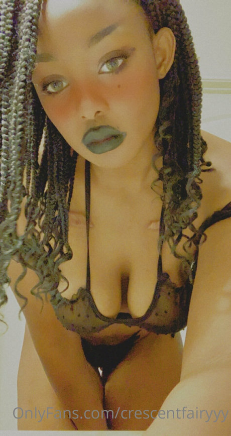 Foto desnuda filtrada de OnlyFans de Crescent Fairy