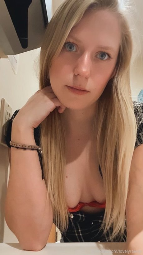Foto desnuda filtrada de OnlyFans de Lovely Rae