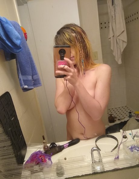 Foto desnuda filtrada de OnlyFans de Dami Slaughter