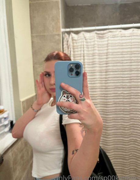 Foto desnuda filtrada de OnlyFans de Sp00kytitties