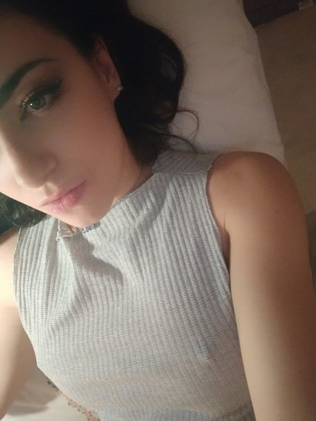 Foto desnuda filtrada de OnlyFans de A Stranger Sel