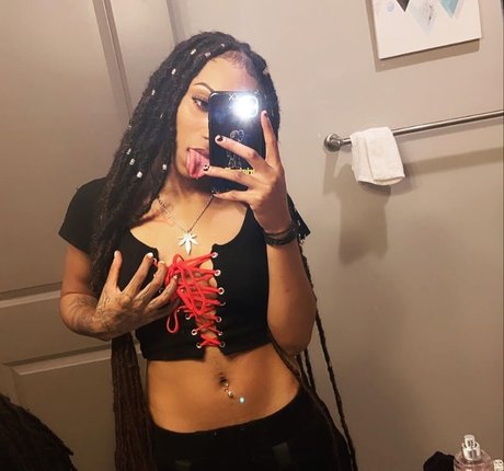 Foto desnuda filtrada de OnlyFans de Lola And Moni