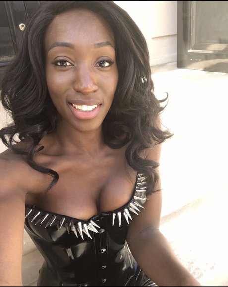 Foto desnuda filtrada de OnlyFans de Mistress London