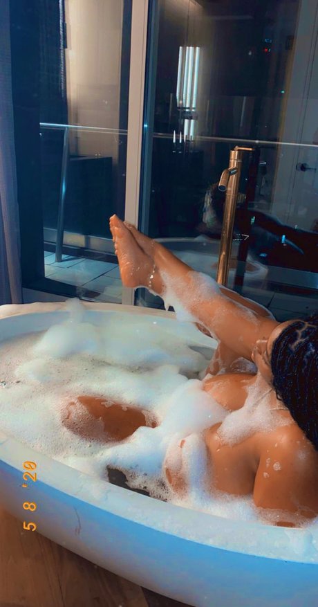 Foto desnuda filtrada de OnlyFans de Beatrixx
