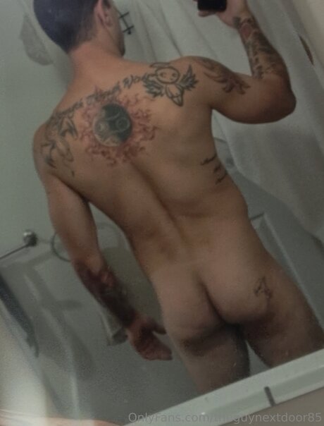 Foto desnuda filtrada de OnlyFans de Theguynextdoor85
