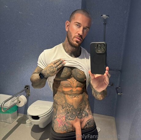 Foto desnuda filtrada de OnlyFans de Tobias Bleu