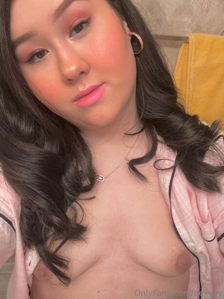 Foto desnuda filtrada de OnlyFans de Baddiebek