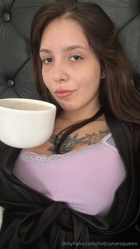 hotcurvesqueen