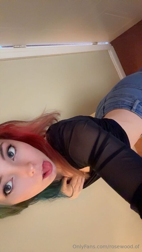 Foto desnuda filtrada de OnlyFans de Rosewood Of